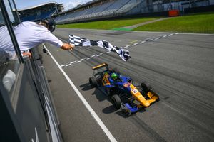 David (Motopark) takes race 3 and keeps standings lead